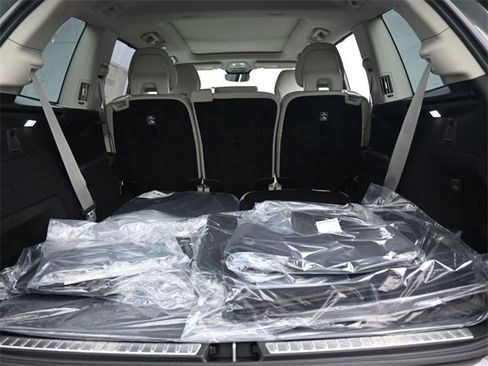 New 2026 Volvo XC90 B6 Ultra image 32