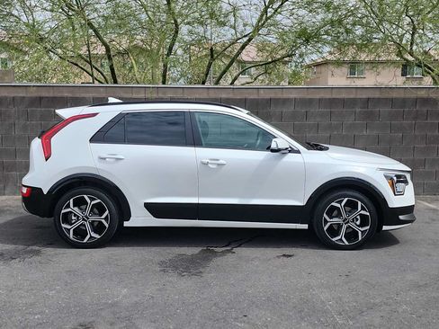 Used 2023 Kia Niro EX Touring FWD image 9