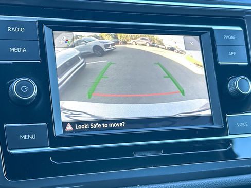 Used 2022 Volkswagen Tiguan S image 18