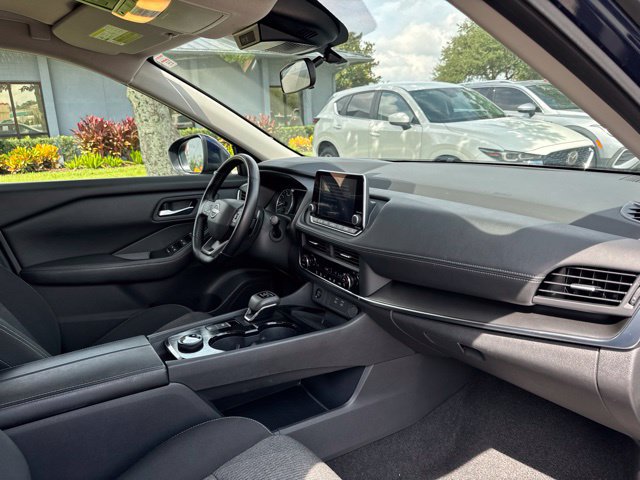 Used 2025 Nissan Rogue SV AWD/4WD image 10