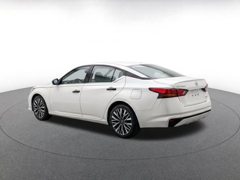 Used 2025 Nissan Altima 2.5 SV FWD image 7