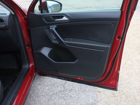 Used 2019 Volkswagen Tiguan SEL image 31