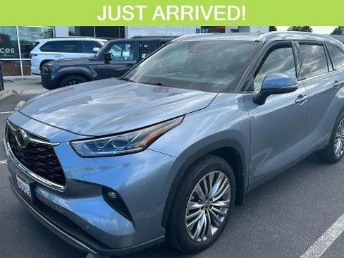 Used 2022 Toyota Highlander Platinum AWD/4WD image 1