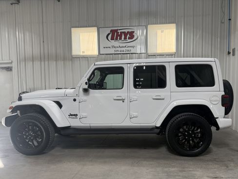 Used 2021 Jeep Wrangler Unlimited Sahara image 16