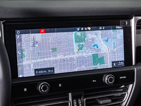 Certified 2026 Porsche Macan AWD/4WD image 22