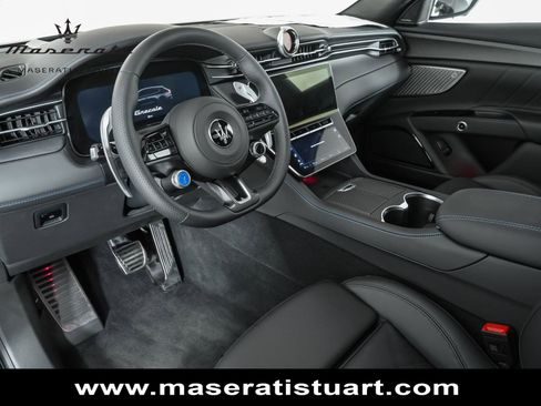 New 2025 Maserati Grecale Modena image 21