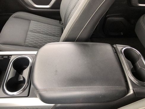 Used 2018 Nissan Titan SV w/ SV Convenience Package image 17