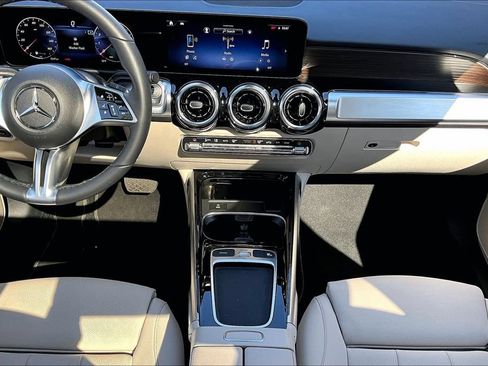 Used 2026 Mercedes-Benz GLB 250 4MATIC image 24