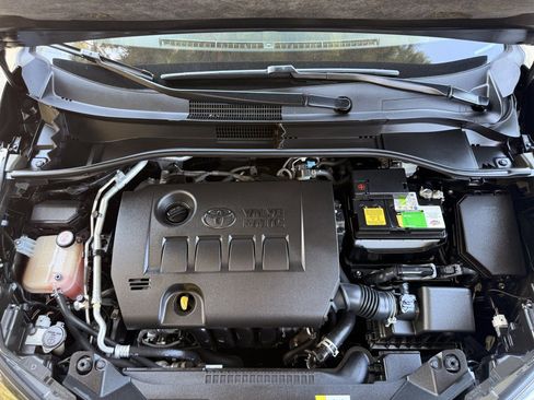 Used 2021 Toyota C-HR LE FWD image 9