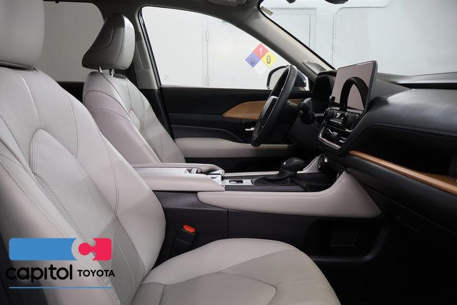 Used 2025 Toyota Grand Highlander AWD Hybrid image 27