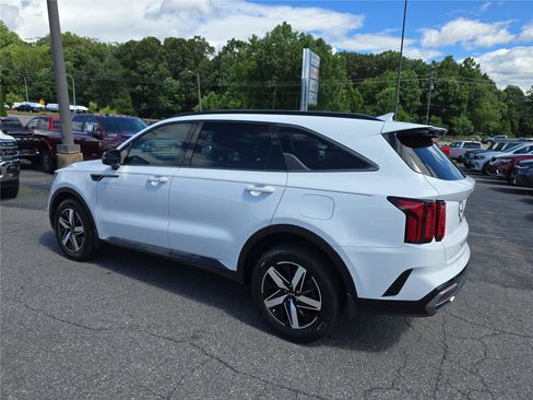 Used 2022 Kia Sorento EX w/ Panoramic Sunroof Package FWD image 5