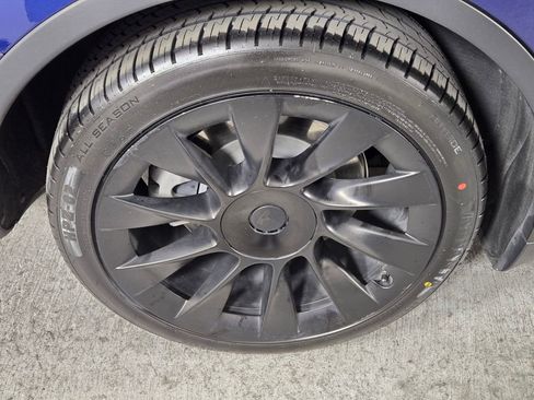 Used 2022 Tesla Model Y Long Range image 11