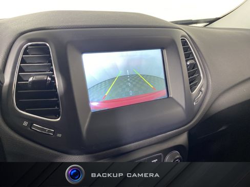 Used 2021 Jeep Compass Latitude image 4