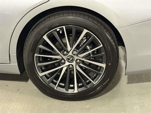 New 2025 Lexus ES 300h w/ Premium Package image 12