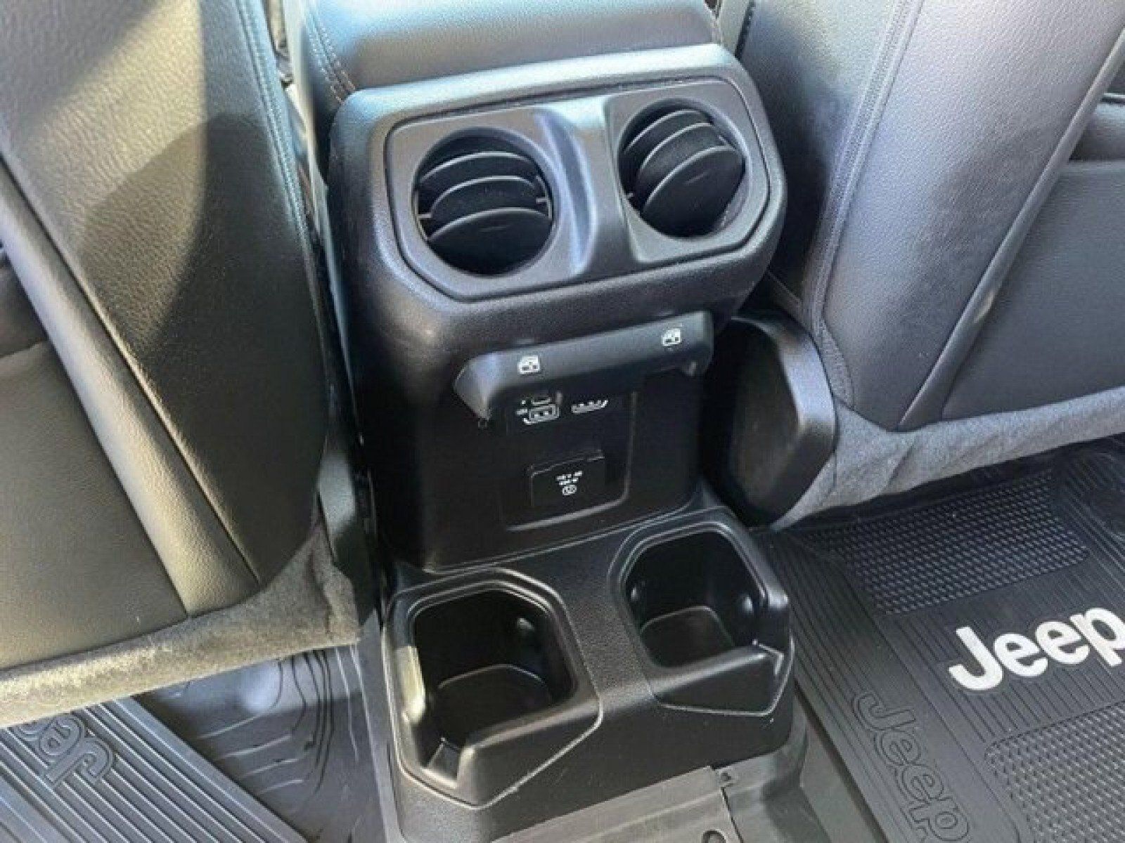 Used 2021 Jeep Gladiator Overland AWD/4WD image 17