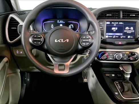Certified 2025 Kia Soul LX w/ LX Technology Package FWD image 5