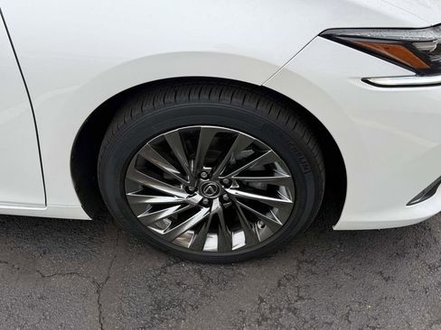Used 2024 Lexus ES 300h Ultra Luxury w/ Accessory Package (Z1) image 7