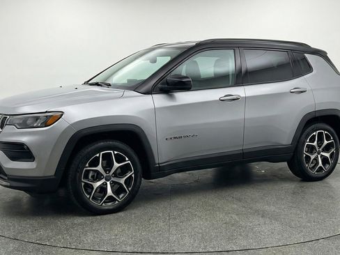 Used 2025 Jeep Compass Limited AWD/4WD image 3