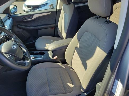 Used 2022 Ford Escape SE w/ SE Sport Appearance Package image 19