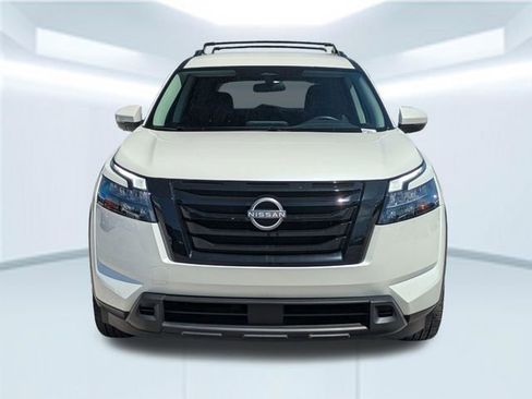 Used 2023 Nissan Pathfinder SV w/ Black Appearance Package AWD/4WD image 12