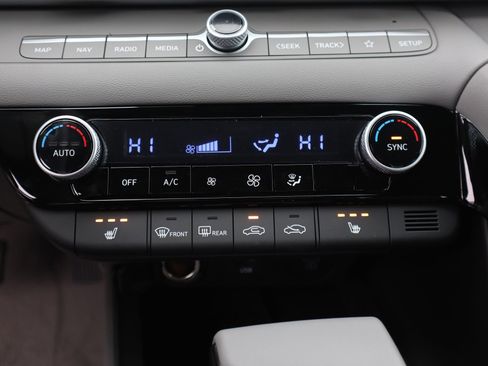 Certified 2025 Hyundai Elantra SEL w/ Cargo Package image 16