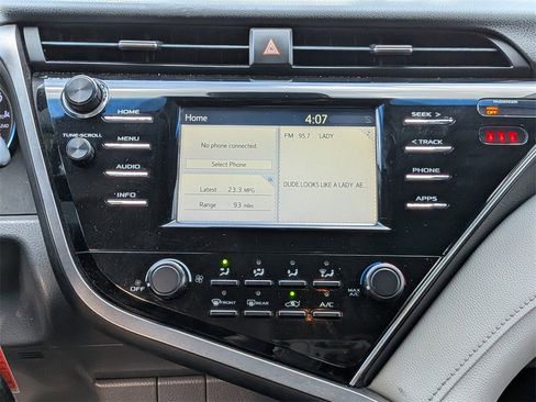 Used 2018 Toyota Camry LE image 17