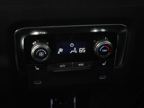 Used 2025 GMC Yukon Denali AWD/4WD image 21