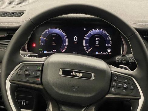 New 2026 Jeep Grand Cherokee Altitude image 17