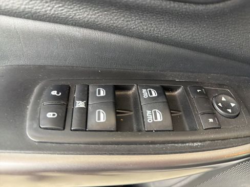 Used 2019 Jeep Cherokee Limited w/ Luxury Group FWD image 6