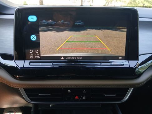 New 2026 Volkswagen Atlas Cross Sport SE image 19