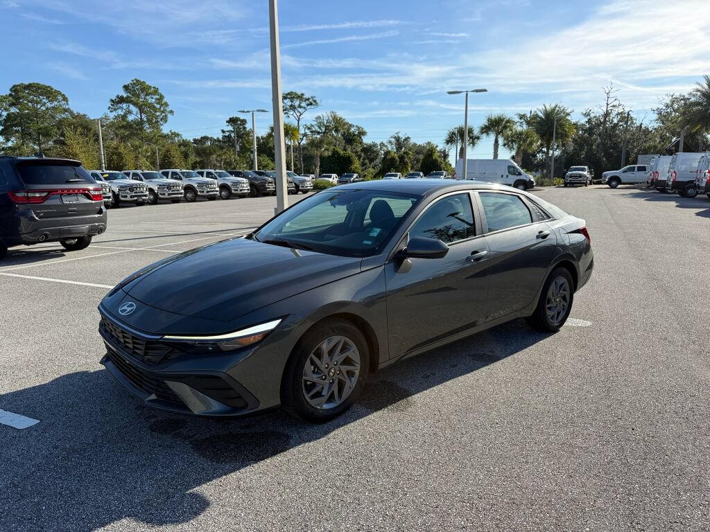 Used 2024 Hyundai Elantra SEL FWD image 7