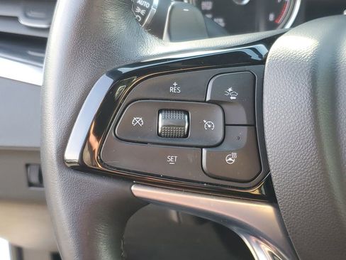 Used 2023 Buick Enclave Essence image 13