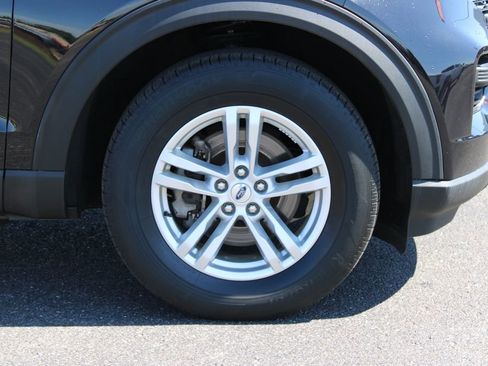 Used 2023 Ford Explorer XLT AWD/4WD image 12