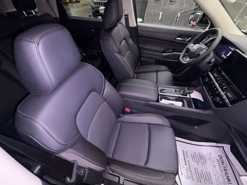 New 2026 Nissan Pathfinder SL image 25