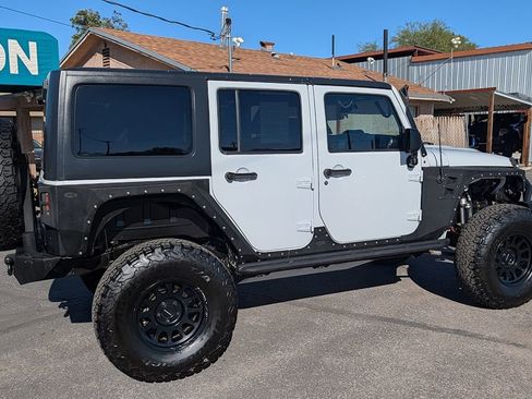 Used 2015 Jeep Wrangler Unlimited Rubicon image 5