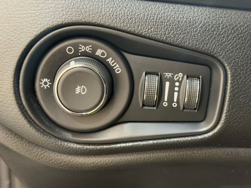 Used 2019 Jeep Renegade Altitude w/ Quick Order Package 22M image 30