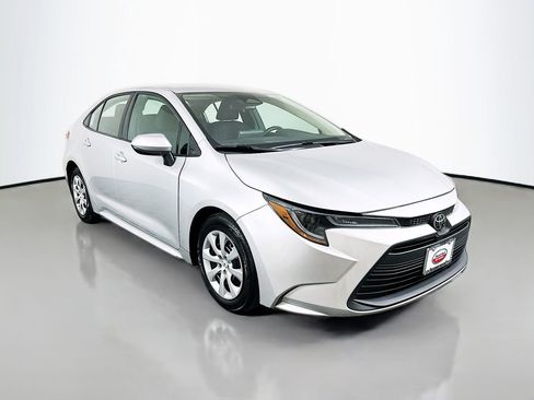 Used 2024 Toyota Corolla LE image 3