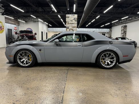 Used 2022 Dodge Challenger SRT Hellcat RWD image 4