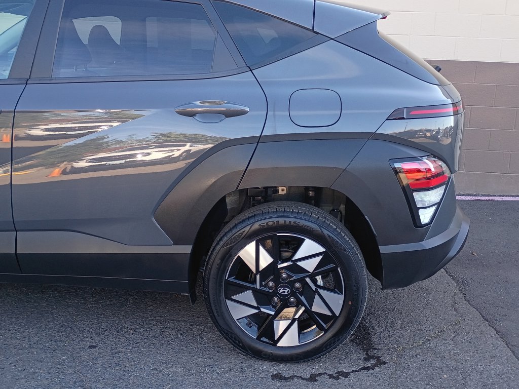 Certified 2025 Hyundai Kona SEL AWD/4WD image 8