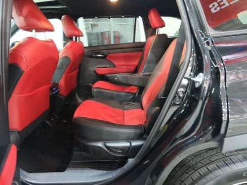 Used 2021 Toyota Highlander XSE image 21