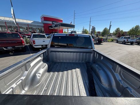 Used 2019 RAM 1500 Laramie AWD/4WD image 10