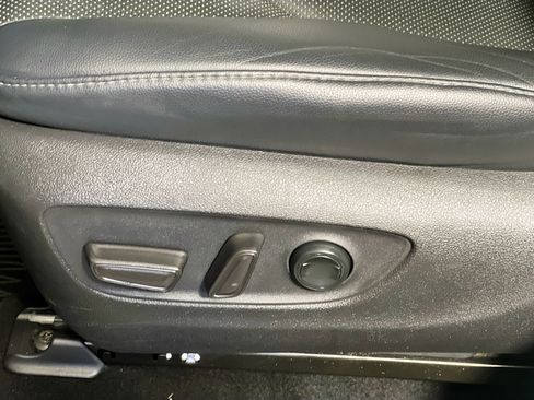 Used 2020 Toyota Highlander Limited FWD image 15