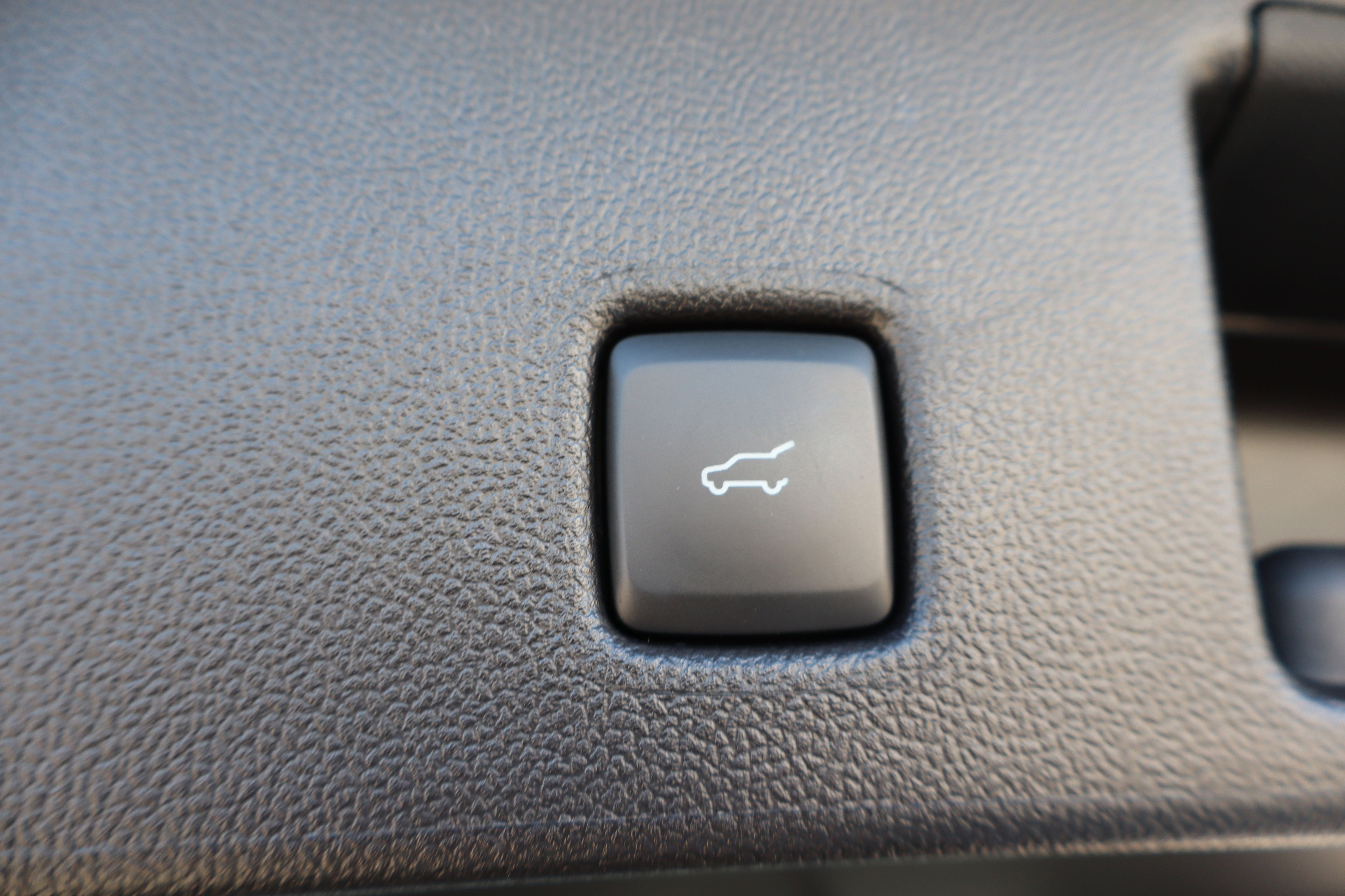 New 2025 Ford Escape SE w/ PHEV Premium Package FWD image 29