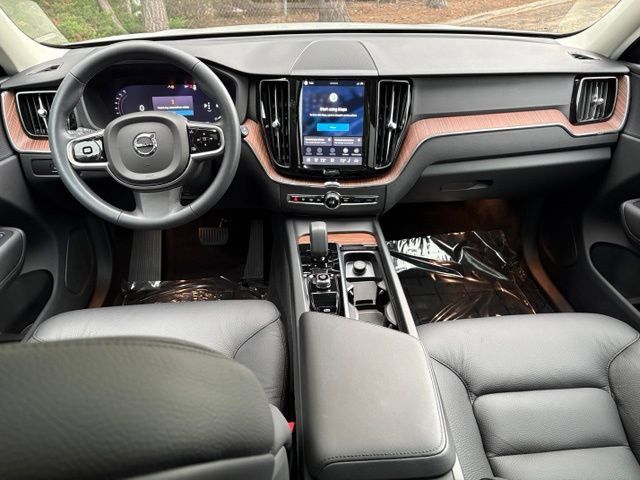Used 2024 Volvo XC60 B5 Plus w/ Protection Package Premier AWD/4WD image 10