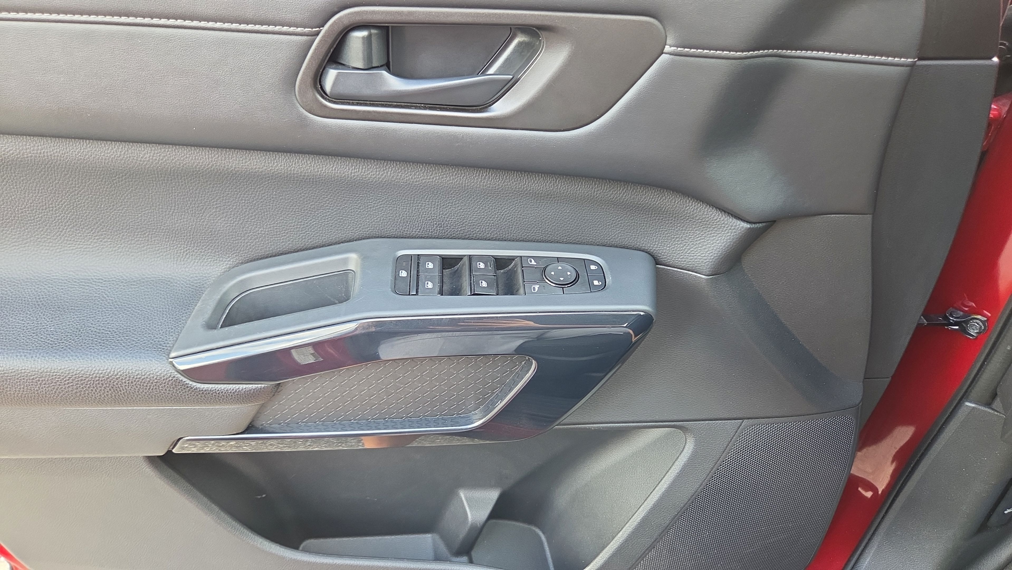 Used 2024 Nissan Pathfinder SV AWD/4WD image 31