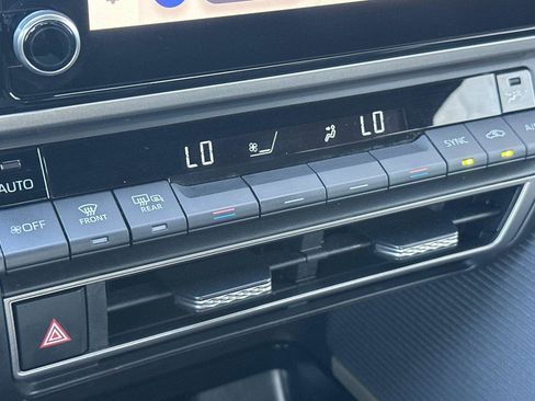 Used 2025 Toyota Camry SE image 18