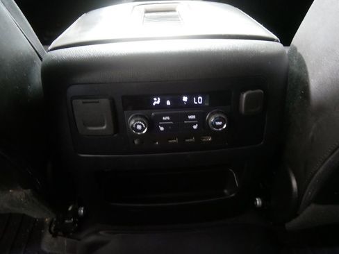 Used 2020 GMC Yukon Denali w/ Denali Ultimate Package image 23