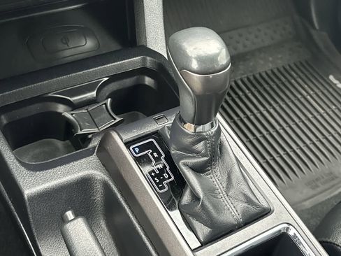 Used 2017 Toyota Tacoma TRD Off-Road w/ Premium & Technology Package image 26