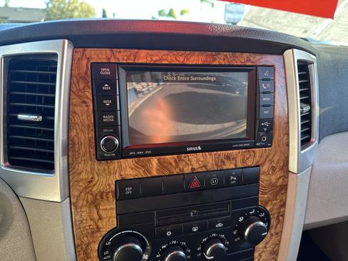 Used 2009 Jeep Grand Cherokee Limited image 23