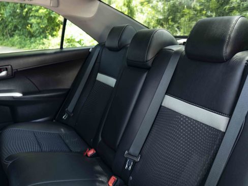 Used 2013 Toyota Camry SE FWD image 18